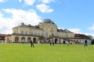 Schloss Solitude im Sommer, Foto © Hans-Martin Goede