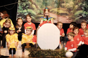 Premiere des Kindersingspiels “Rolfs Vogelhochzeit”, Foto GOEDE